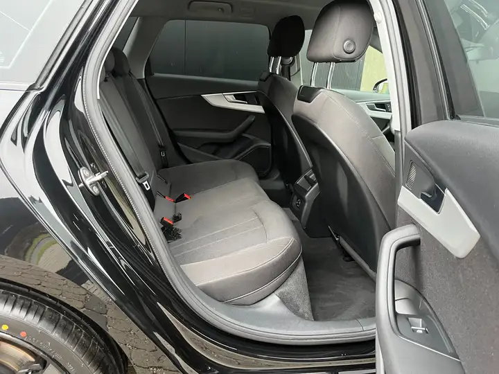 
								Audi A4 Avant 35 TFSI 1.5 S line S tronic Financial Lease full									