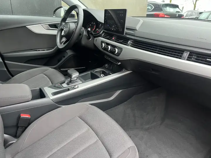 
								Audi A4 Avant 35 TFSI 1.5 S line S tronic Financial Lease full									