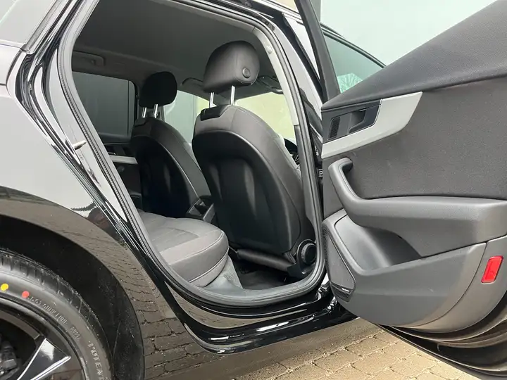 
								Audi A4 Avant 35 TFSI 1.5 S line S tronic Financial Lease full									