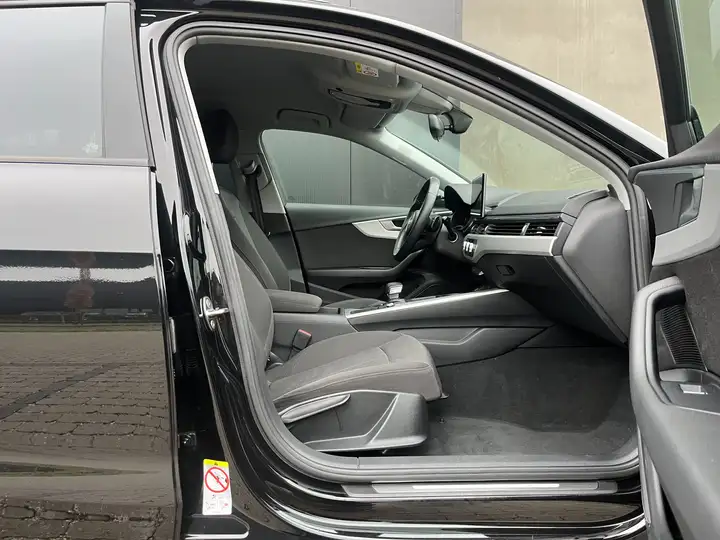 
								Audi A4 Avant 35 TFSI 1.5 S line S tronic Financial Lease full									