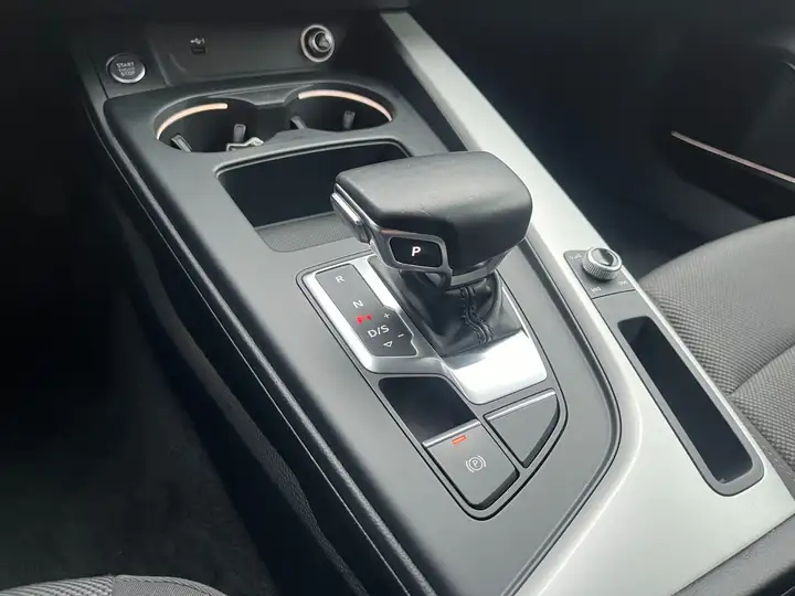 
								Audi A4 Avant 35 TFSI 1.5 S line S tronic Financial Lease full									