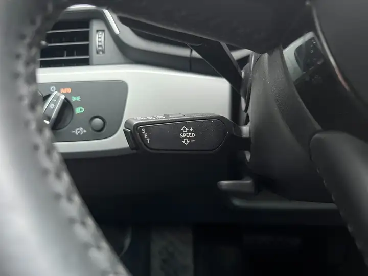 
								Audi A4 Avant 35 TFSI 1.5 S line S tronic Financial Lease full									