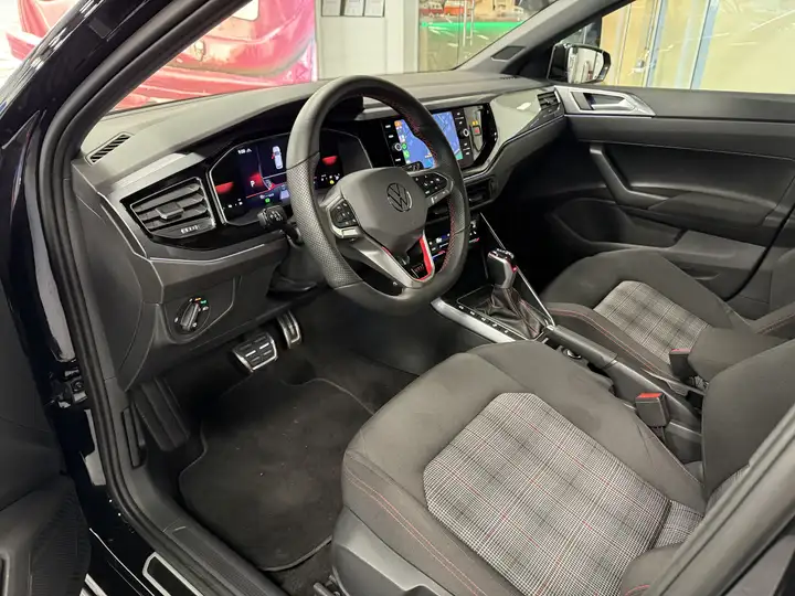 
								Volkswagen Polo GTI 2.0 TSI DSG Benzine Financial Lease full									