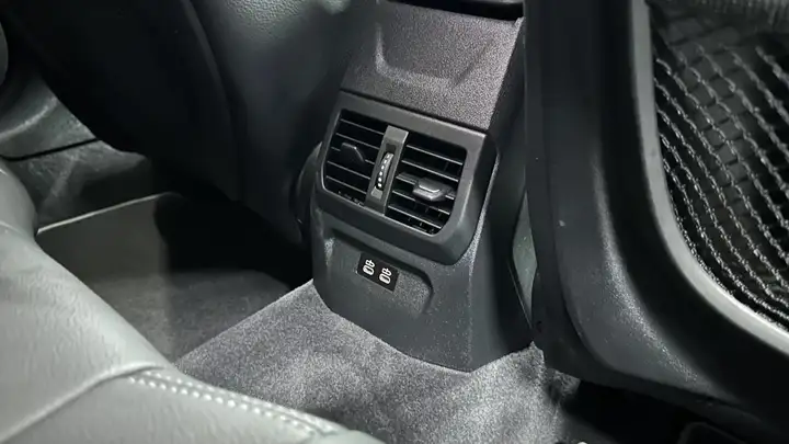 
								BMW 118 1-serie 118i Introduction Edition full									