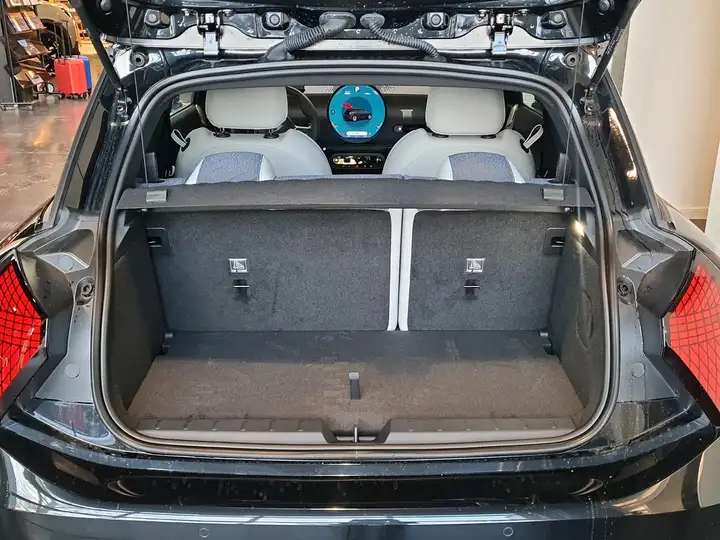 
								MINI Cooper SE Classic Trim full									