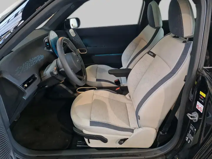 
								MINI Cooper SE Classic Trim full									