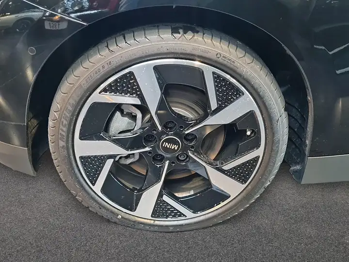 
								MINI Cooper SE Classic Trim full									