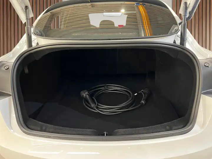 
								Tesla Model 3 Long Range AWD (Dual Motor) full									