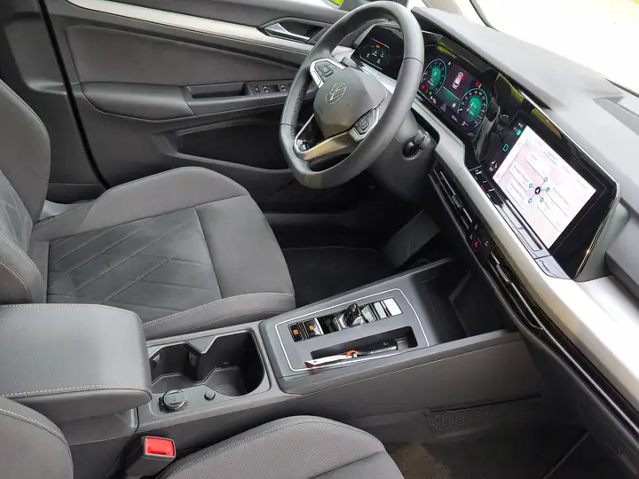 
								Volkswagen Golf Variant 1.5 TSI Automaat Financial Lease full									