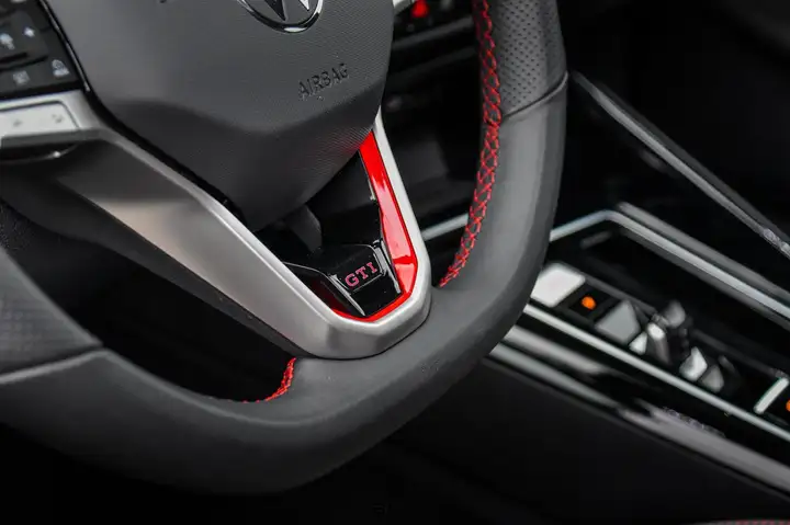 
								Volkswagen Golf GTI 2.0 TSI DSG Benzine Financial Lease full									