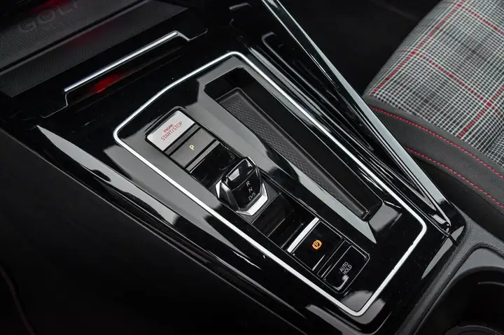 
								Volkswagen Golf GTI 2.0 TSI DSG Benzine Financial Lease full									