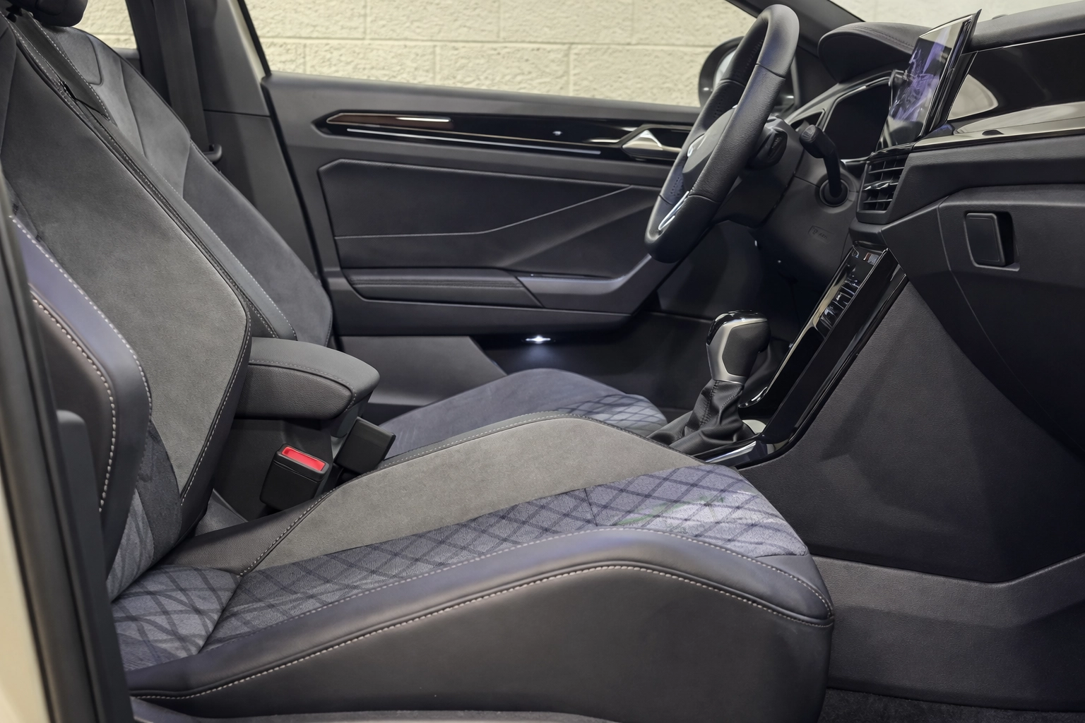 
								Volkswagen T-Roc 1.5 TSI Automaat Benzine Financial Lease full									