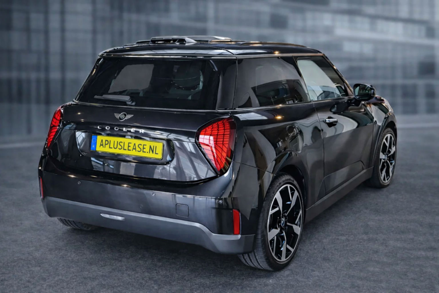 
								MINI Cooper SE Classic Trim full									