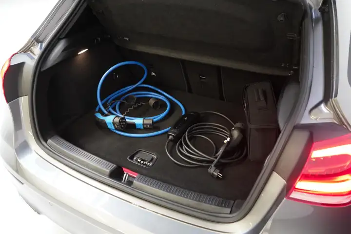 
								Mercedes-Benz A 250 e AMG Line | Panoramadak full									