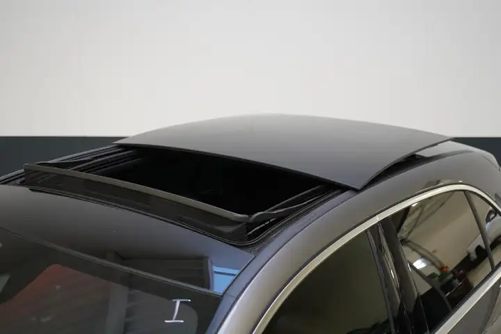 
								Mercedes-Benz A 250 e AMG Line | Panoramadak full									