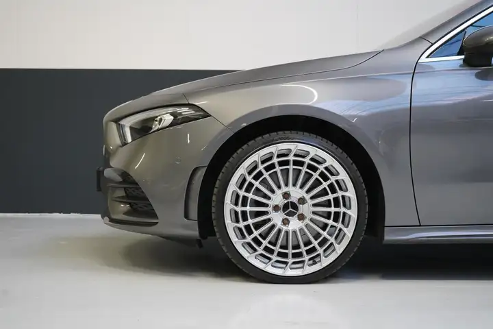 
								Mercedes-Benz A 250 e AMG Line | Panoramadak full									