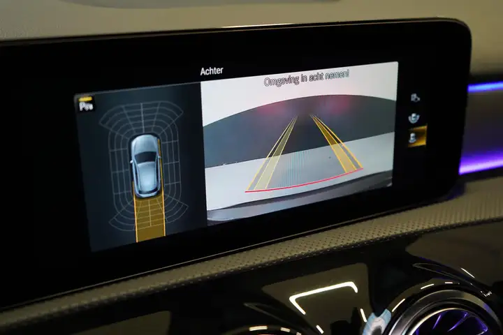 
								Mercedes-Benz A 250 e AMG Line | Panoramadak full									