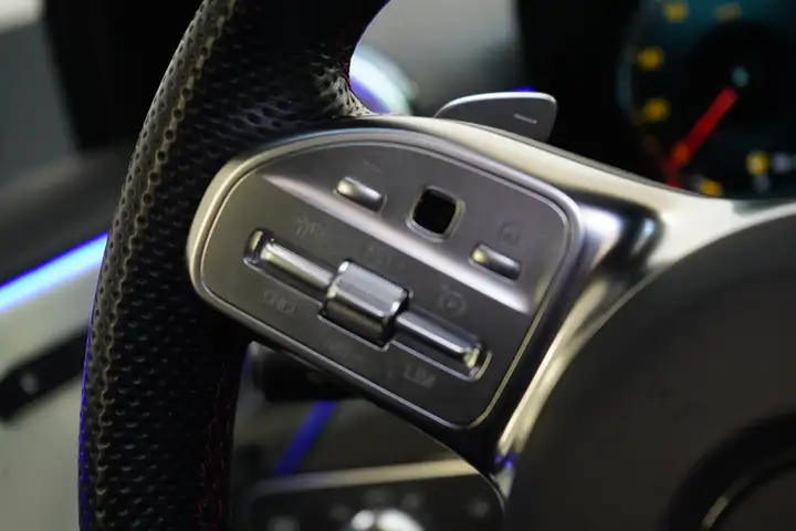 
								Mercedes-Benz A 250 e AMG Line | Panoramadak full									