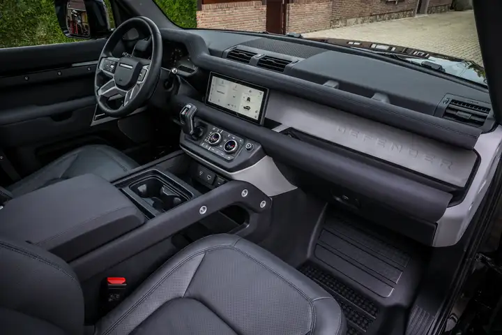 
								Land Rover Defender 90 D200 2.0 Diesel Financial Lease full									