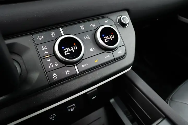 
								Land Rover Defender 90 D200 2.0 Diesel Financial Lease full									