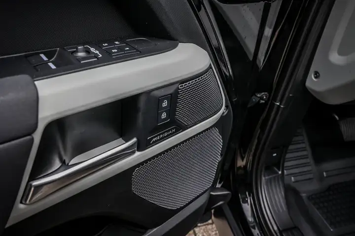 
								Land Rover Defender 90 D200 2.0 Diesel Financial Lease full									