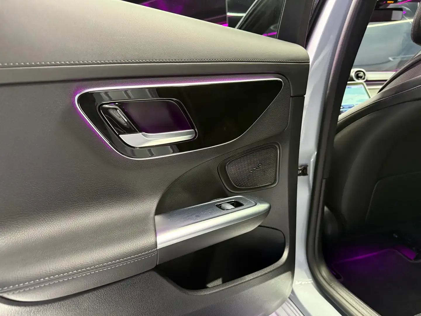 
								Mercedes-Benz C 180 AMG Line 1.5 Benzine Financial Lease full									